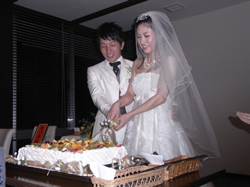 結婚式　ケーキ入刀　ウエディング